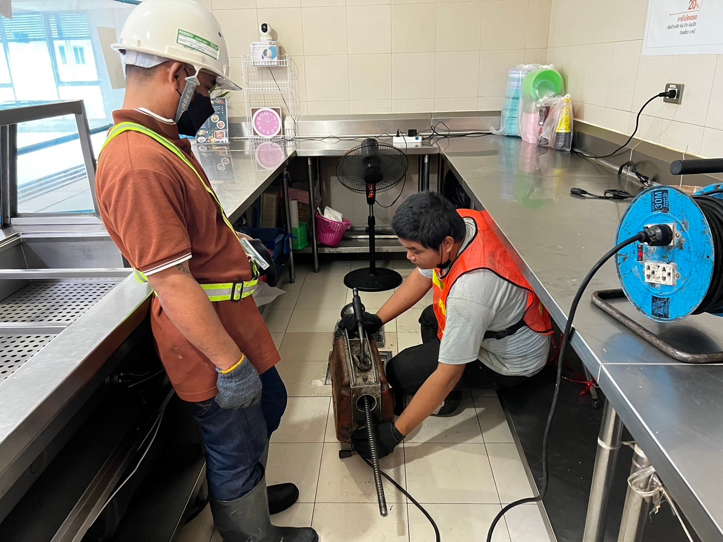 10 - https://มือปราบท่อตัน.com | บริการแก้ท่อตัน ท่ออุดตัน ส้วมตัน ด้วยงูเหล็ก บริการลอกท่อระบายน้ำเสีย ท่ออุดตัน บริการล้างท่อไขมัน โดยทีมช่างที่มีประสบการณ์ทำงานมากกว่า 20 ปี