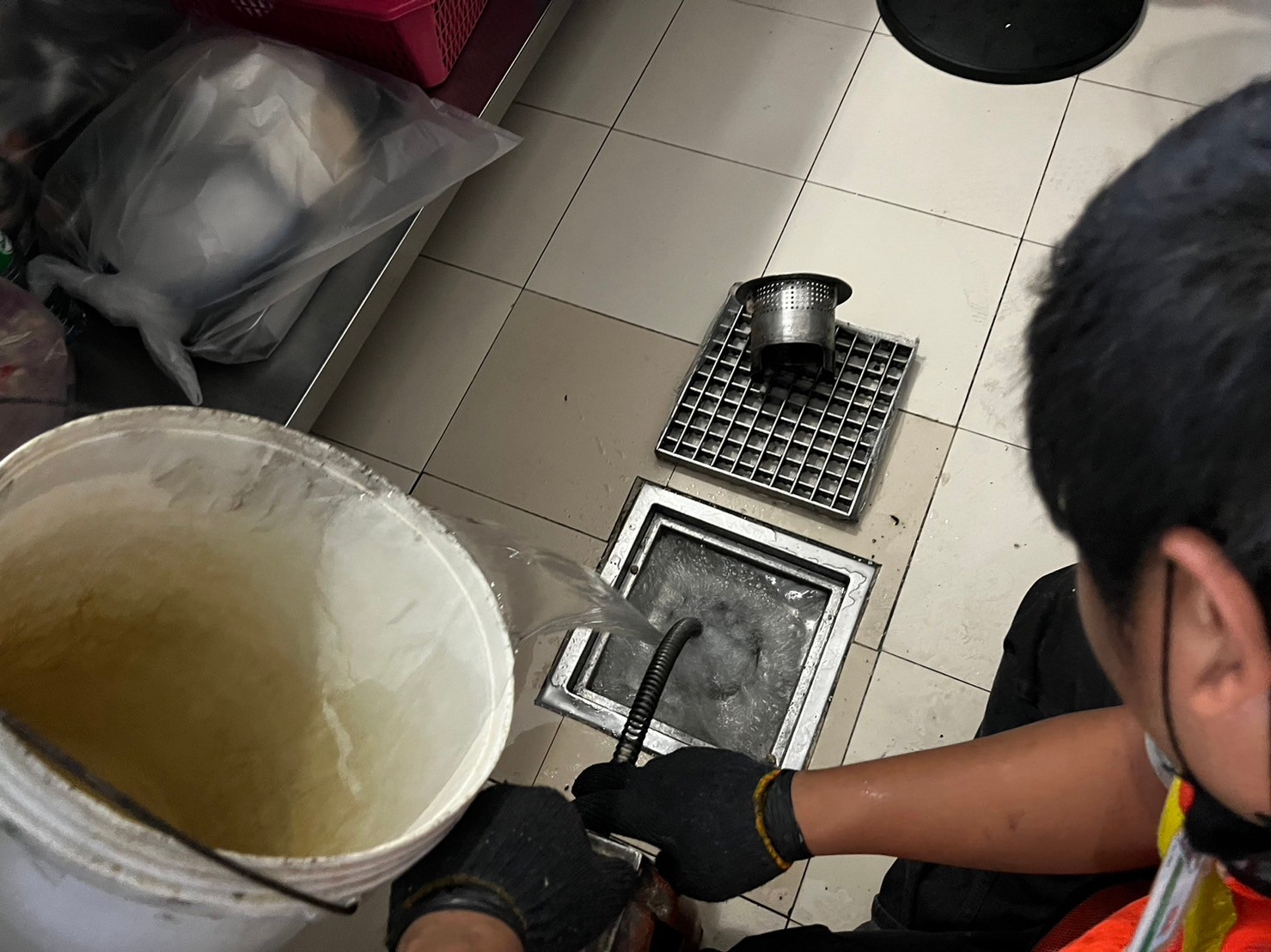 11 - https://มือปราบท่อตัน.com | บริการแก้ท่อตัน ท่ออุดตัน ส้วมตัน ด้วยงูเหล็ก บริการลอกท่อระบายน้ำเสีย ท่ออุดตัน บริการล้างท่อไขมัน โดยทีมช่างที่มีประสบการณ์ทำงานมากกว่า 20 ปี