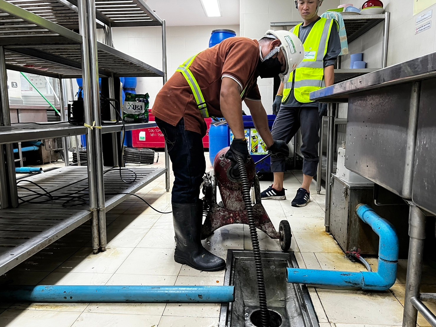 14 - https://มือปราบท่อตัน.com | บริการแก้ท่อตัน ท่ออุดตัน ส้วมตัน ด้วยงูเหล็ก บริการลอกท่อระบายน้ำเสีย ท่ออุดตัน บริการล้างท่อไขมัน โดยทีมช่างที่มีประสบการณ์ทำงานมากกว่า 20 ปี