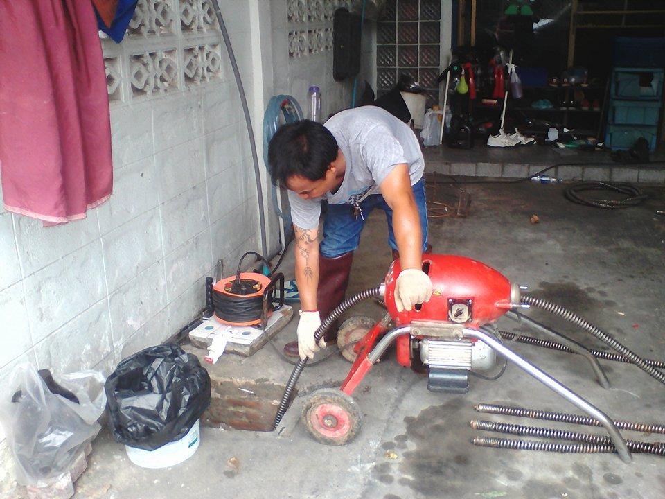 19 - https://มือปราบท่อตัน.com | บริการแก้ท่อตัน ท่ออุดตัน ส้วมตัน ด้วยงูเหล็ก บริการลอกท่อระบายน้ำเสีย ท่ออุดตัน บริการล้างท่อไขมัน โดยทีมช่างที่มีประสบการณ์ทำงานมากกว่า 20 ปี