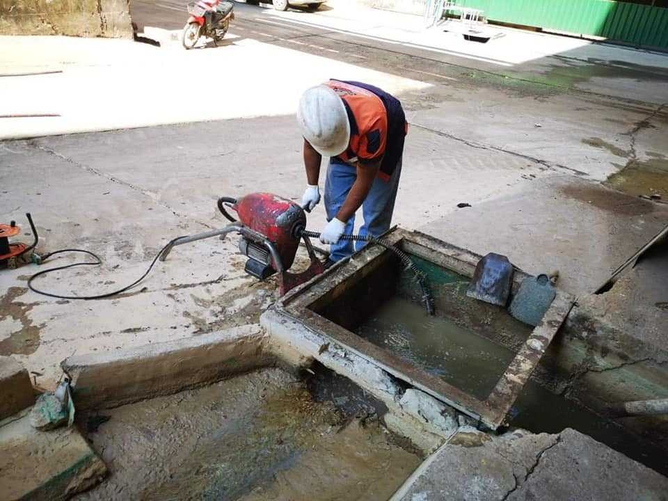 2 - https://มือปราบท่อตัน.com | บริการแก้ท่อตัน ท่ออุดตัน ส้วมตัน ด้วยงูเหล็ก บริการลอกท่อระบายน้ำเสีย ท่ออุดตัน บริการล้างท่อไขมัน โดยทีมช่างที่มีประสบการณ์ทำงานมากกว่า 20 ปี