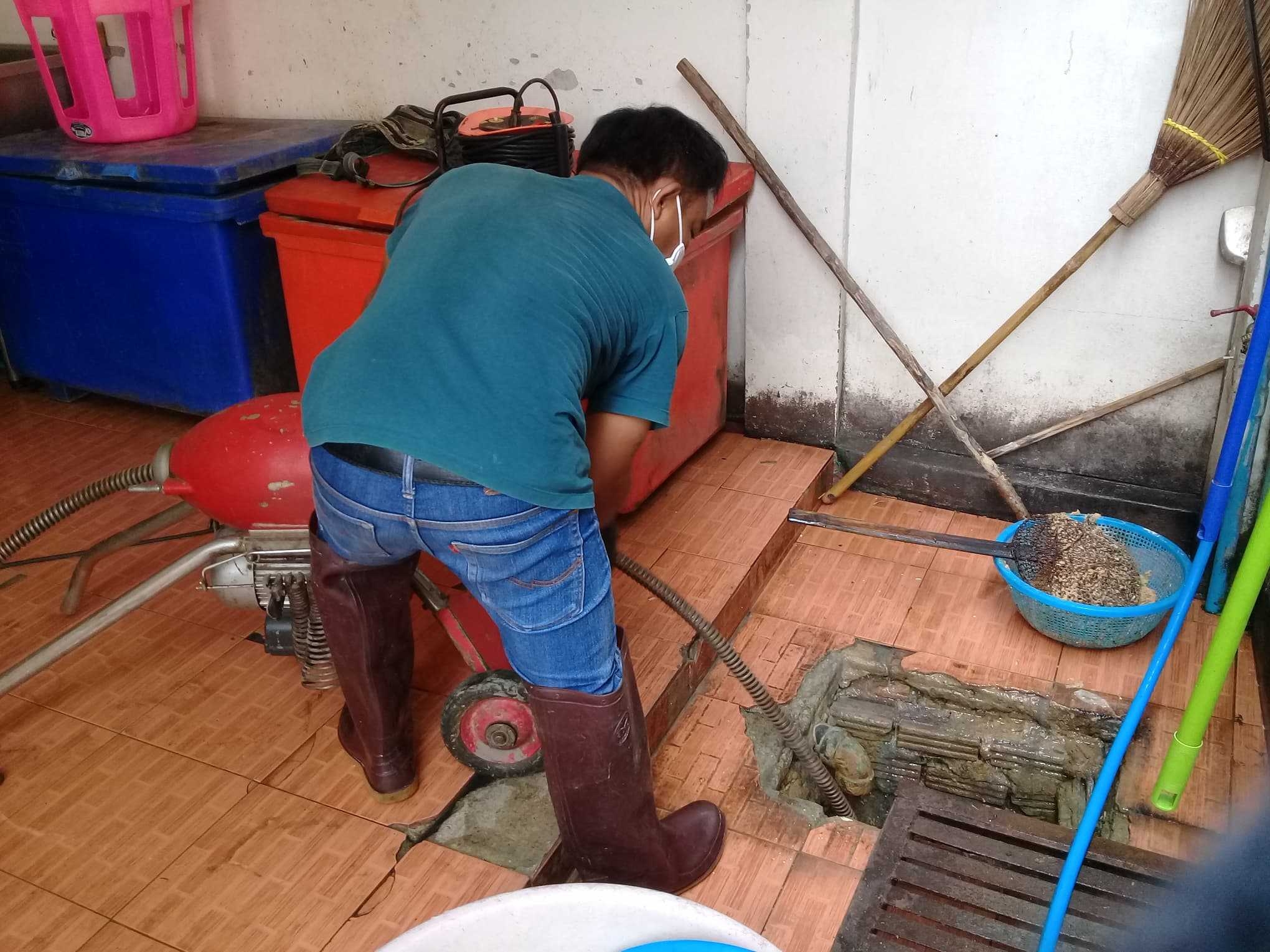 26 - https://มือปราบท่อตัน.com | บริการแก้ท่อตัน ท่ออุดตัน ส้วมตัน ด้วยงูเหล็ก บริการลอกท่อระบายน้ำเสีย ท่ออุดตัน บริการล้างท่อไขมัน โดยทีมช่างที่มีประสบการณ์ทำงานมากกว่า 20 ปี