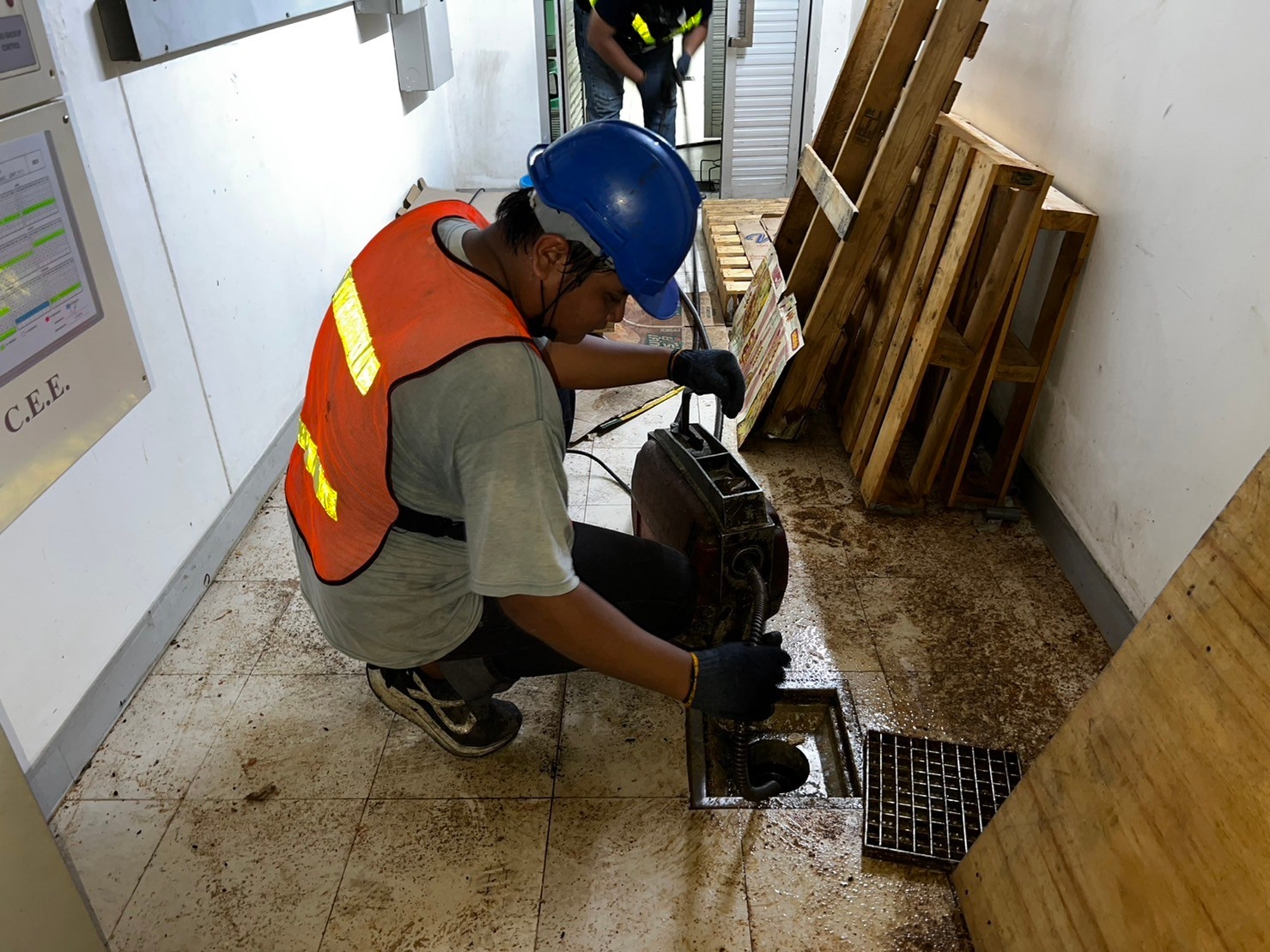 5 - https://มือปราบท่อตัน.com | บริการแก้ท่อตัน ท่ออุดตัน ส้วมตัน ด้วยงูเหล็ก บริการลอกท่อระบายน้ำเสีย ท่ออุดตัน บริการล้างท่อไขมัน โดยทีมช่างที่มีประสบการณ์ทำงานมากกว่า 20 ปี