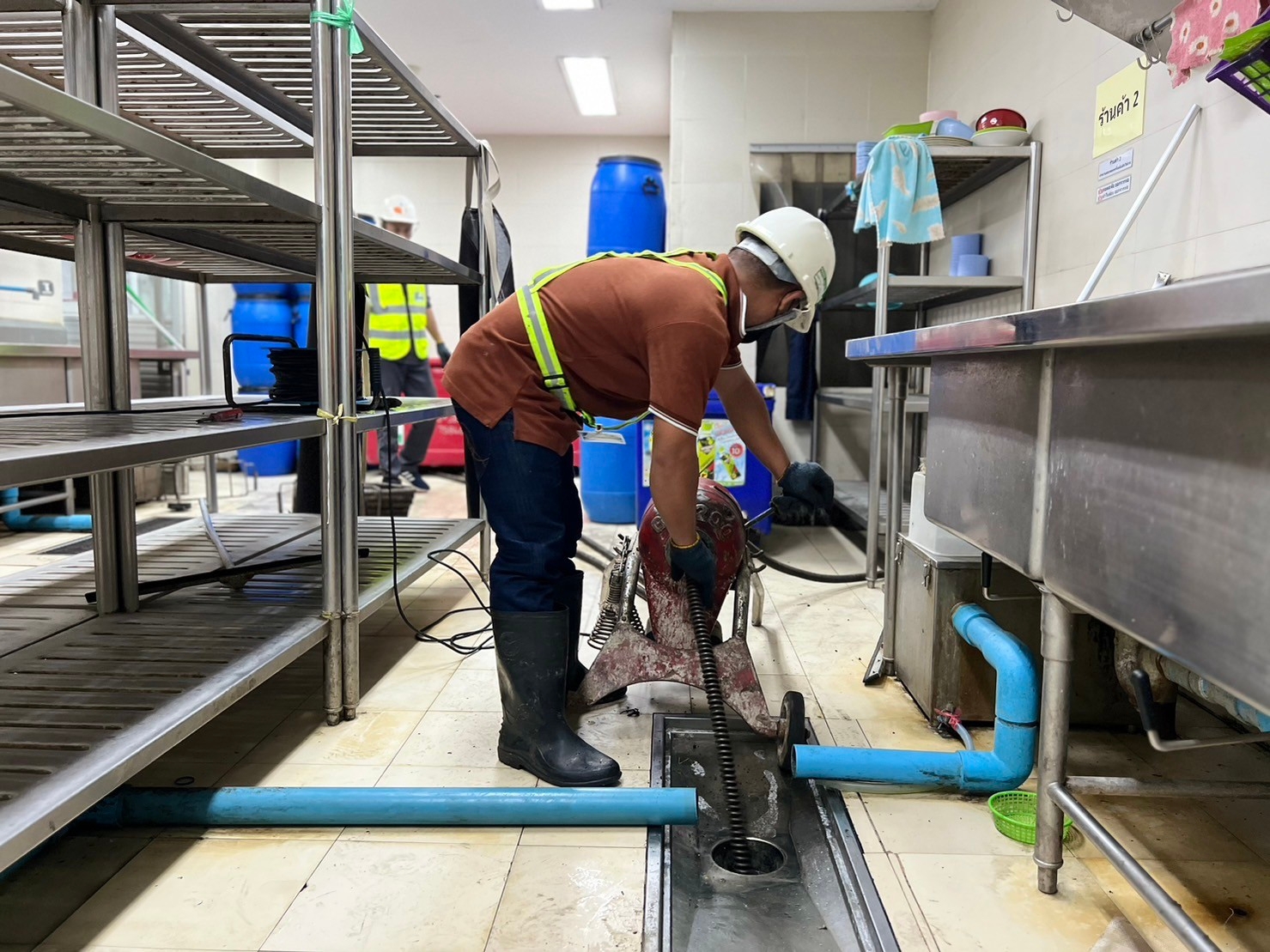 6 - https://มือปราบท่อตัน.com | บริการแก้ท่อตัน ท่ออุดตัน ส้วมตัน ด้วยงูเหล็ก บริการลอกท่อระบายน้ำเสีย ท่ออุดตัน บริการล้างท่อไขมัน โดยทีมช่างที่มีประสบการณ์ทำงานมากกว่า 20 ปี