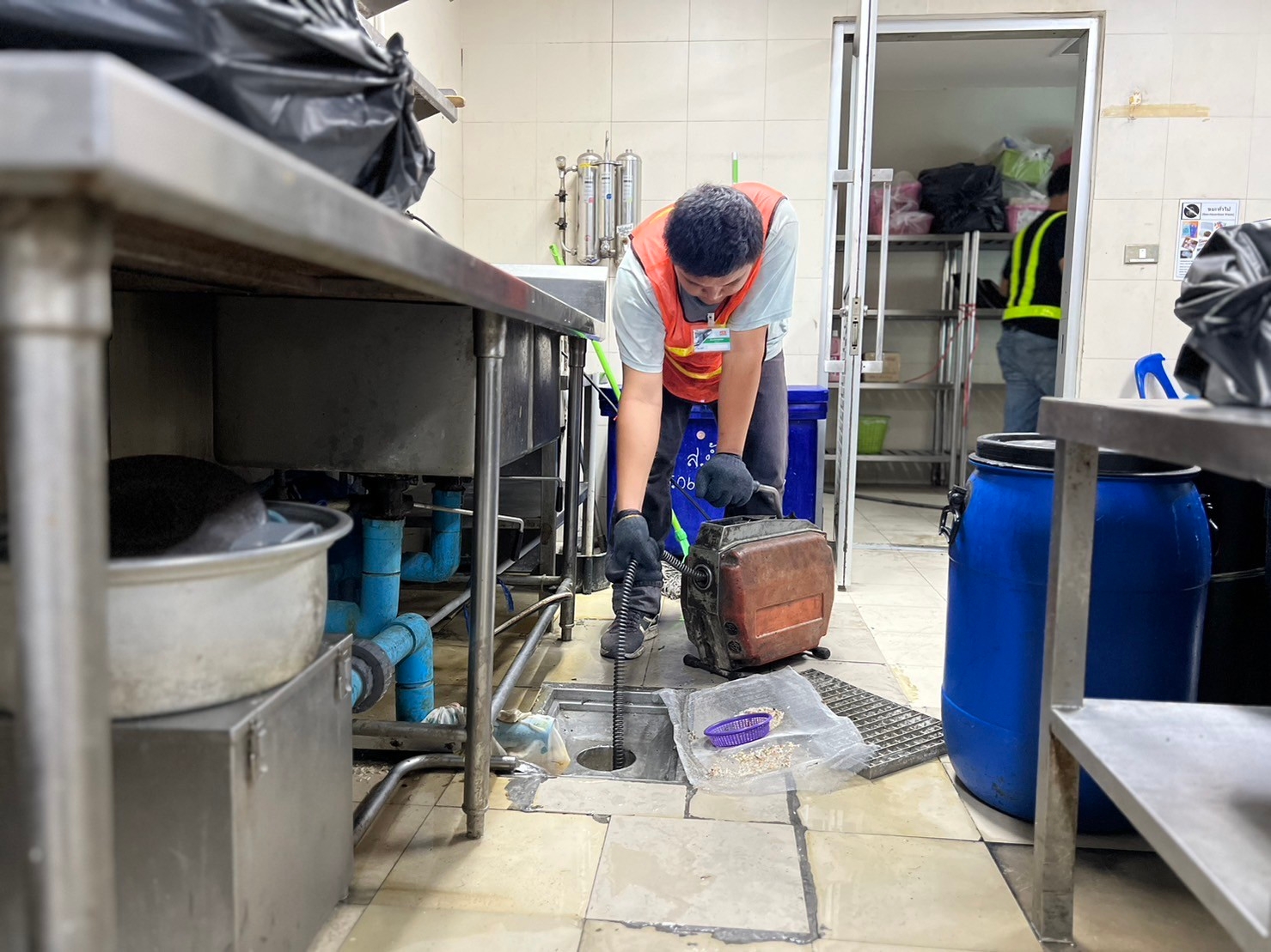 8 - https://มือปราบท่อตัน.com | บริการแก้ท่อตัน ท่ออุดตัน ส้วมตัน ด้วยงูเหล็ก บริการลอกท่อระบายน้ำเสีย ท่ออุดตัน บริการล้างท่อไขมัน โดยทีมช่างที่มีประสบการณ์ทำงานมากกว่า 20 ปี